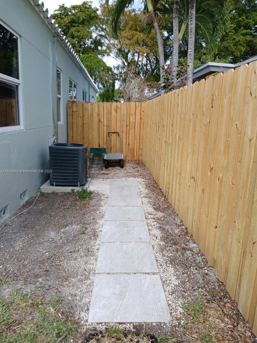 HOLLYWOOD - Residential Income