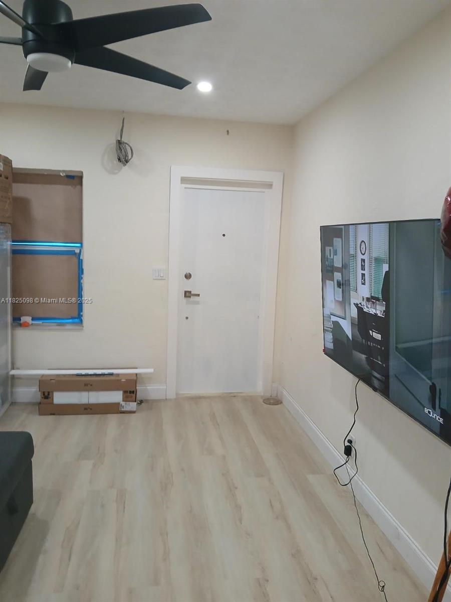 HOLLYWOOD - Residential Income