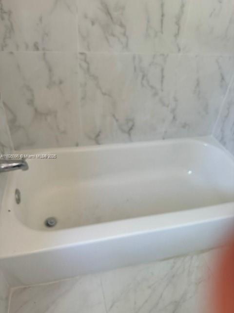 HOLLYWOOD - Residential Income