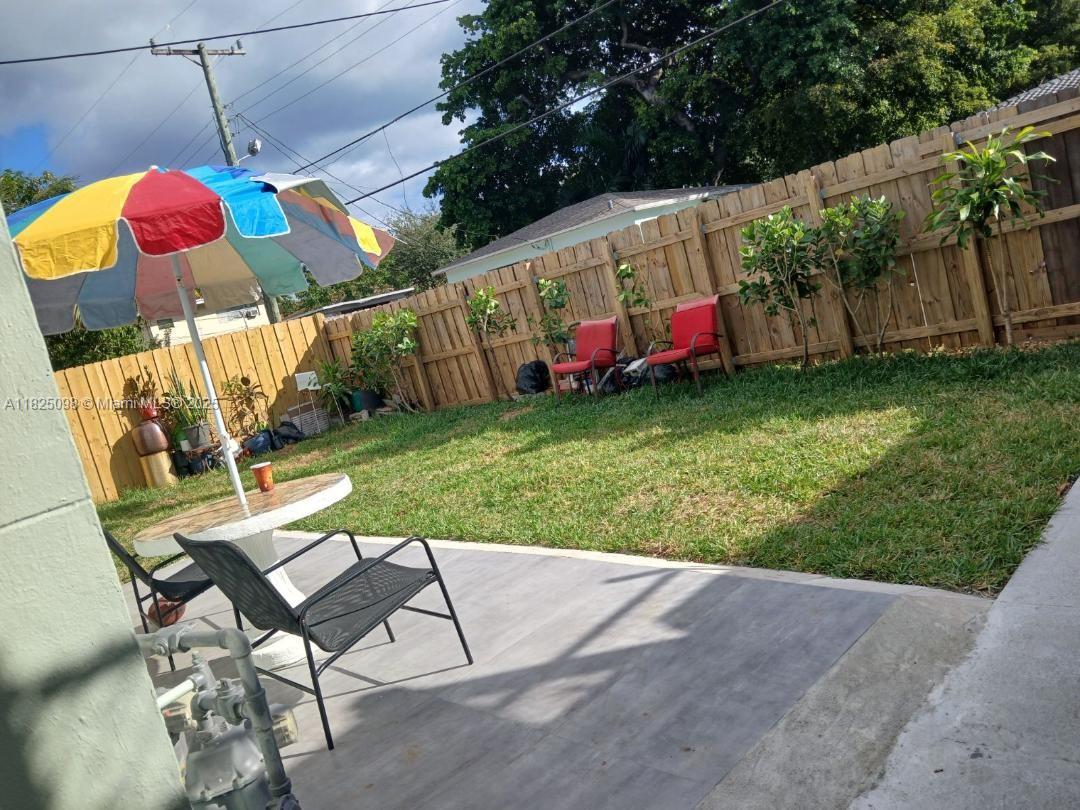 HOLLYWOOD - Residential Income