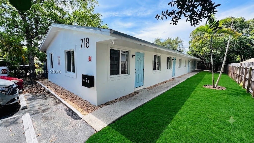 Photo of 718 SE 13th St #4, Fort Lauderdale, FL 33316 (MLS # A12047225)