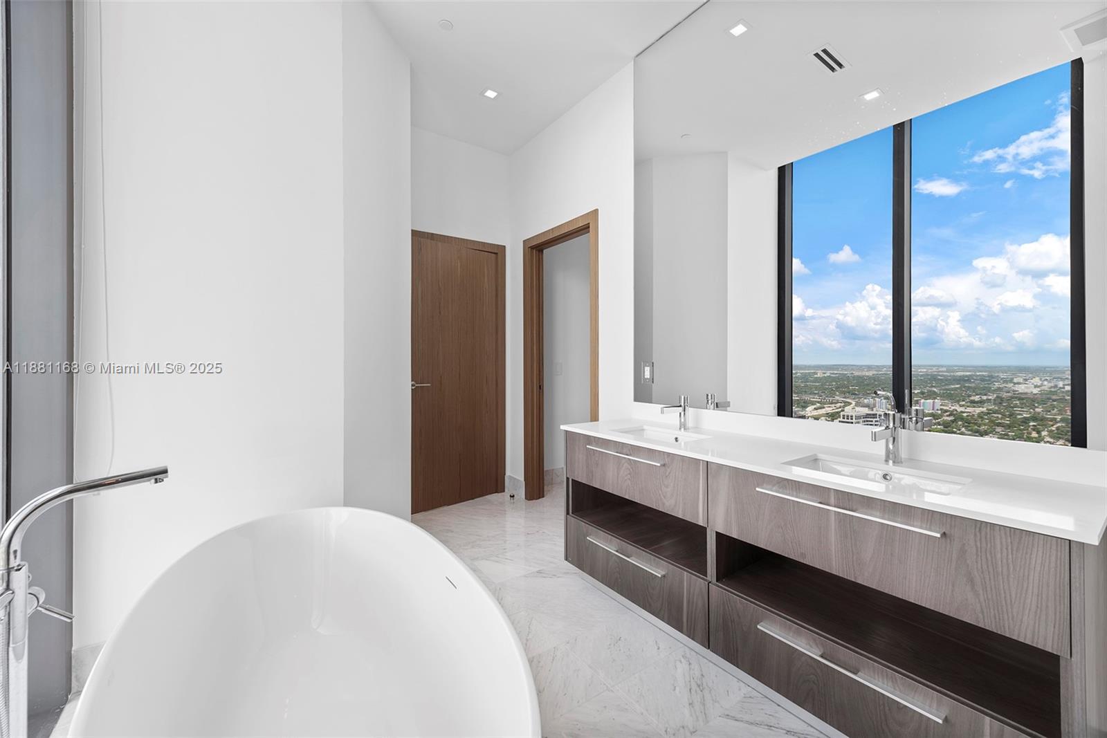 GRAN PARAISO CONDO - Residential Lease