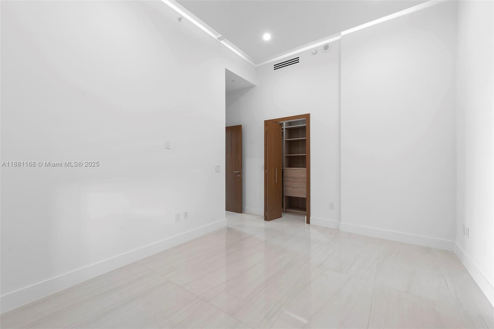 GRAN PARAISO CONDO - Residential Lease