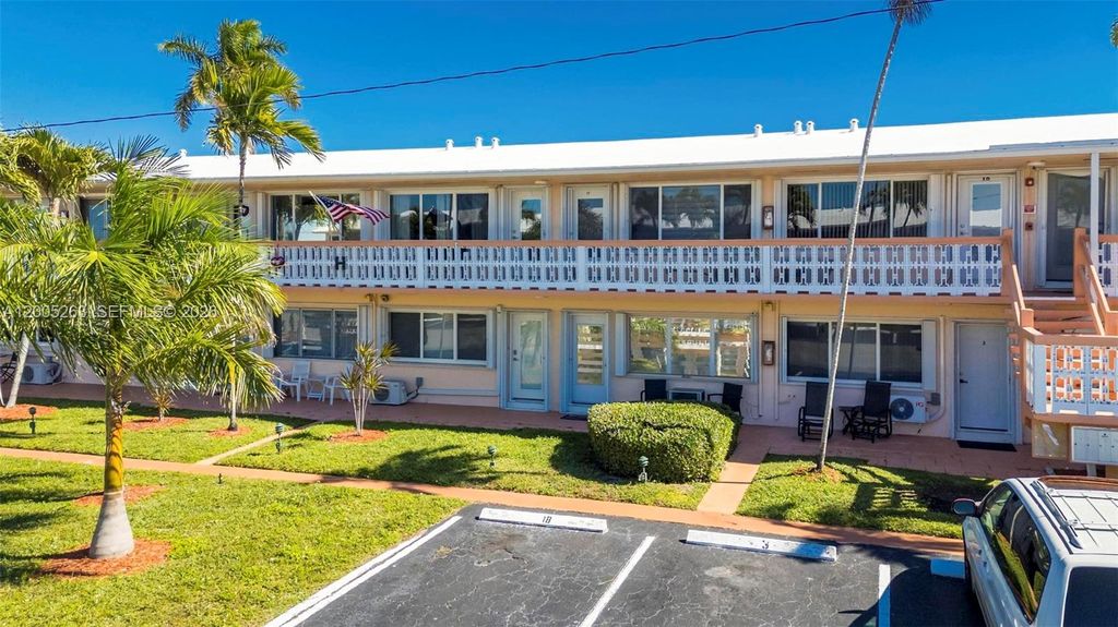 Photo of 901 SW 11th Ave #17H, Hallandale Beach, FL 33009 (MLS # A12005263)