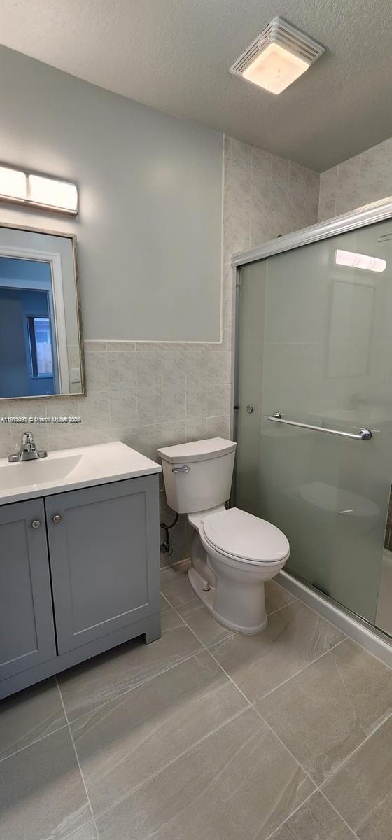 KENDALL FAMILY ESTATES PH - Residential Lease