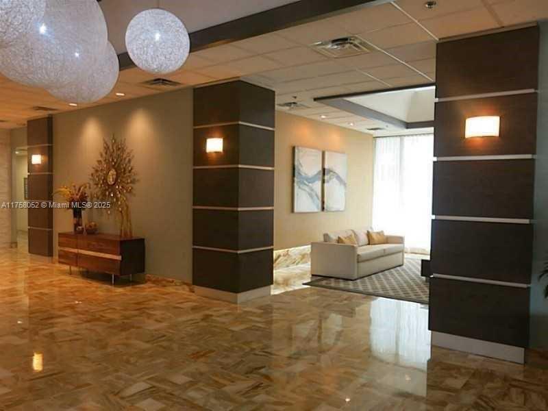 9511 Collins Ave 909