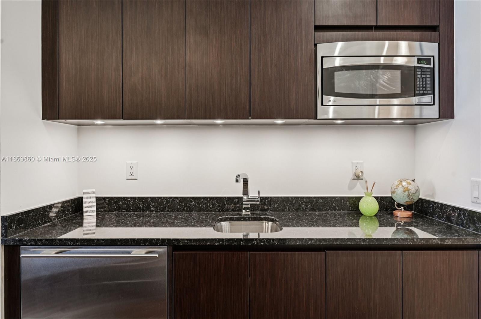 BAL HARBOUR NORTH SOUTH C - Residential Lease