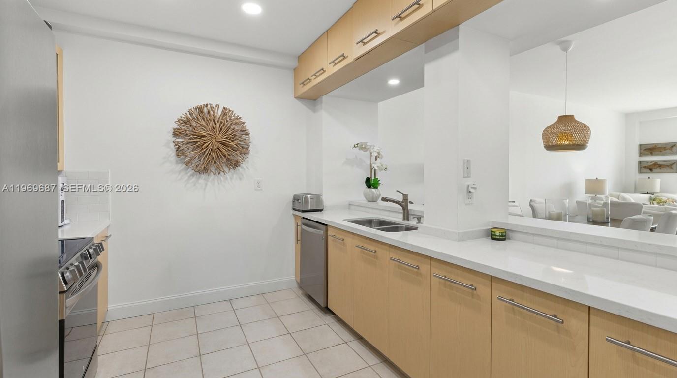 THE EMERALDBAY @ KEY COLO - Residential