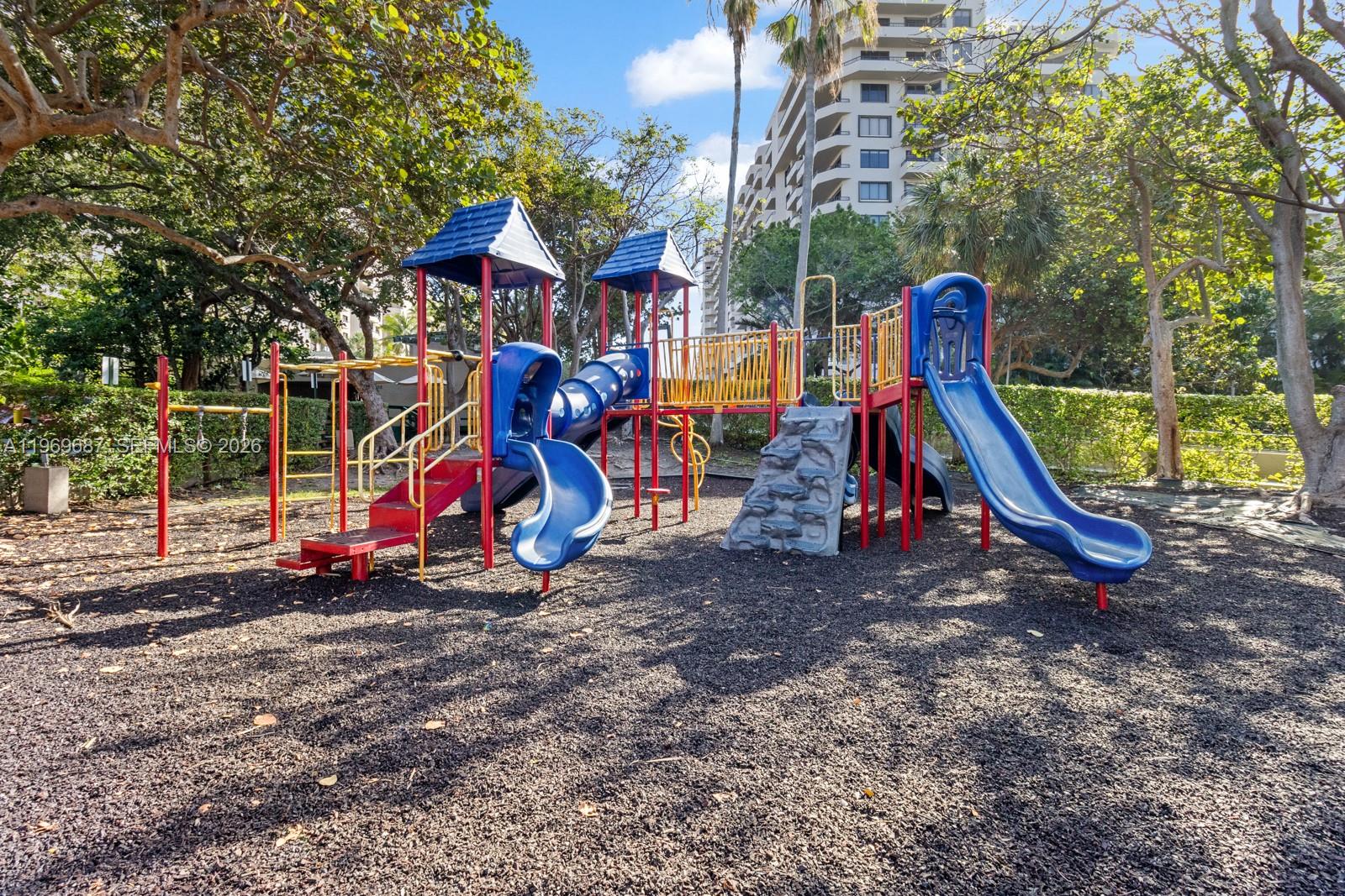 THE EMERALDBAY @ KEY COLO - Residential