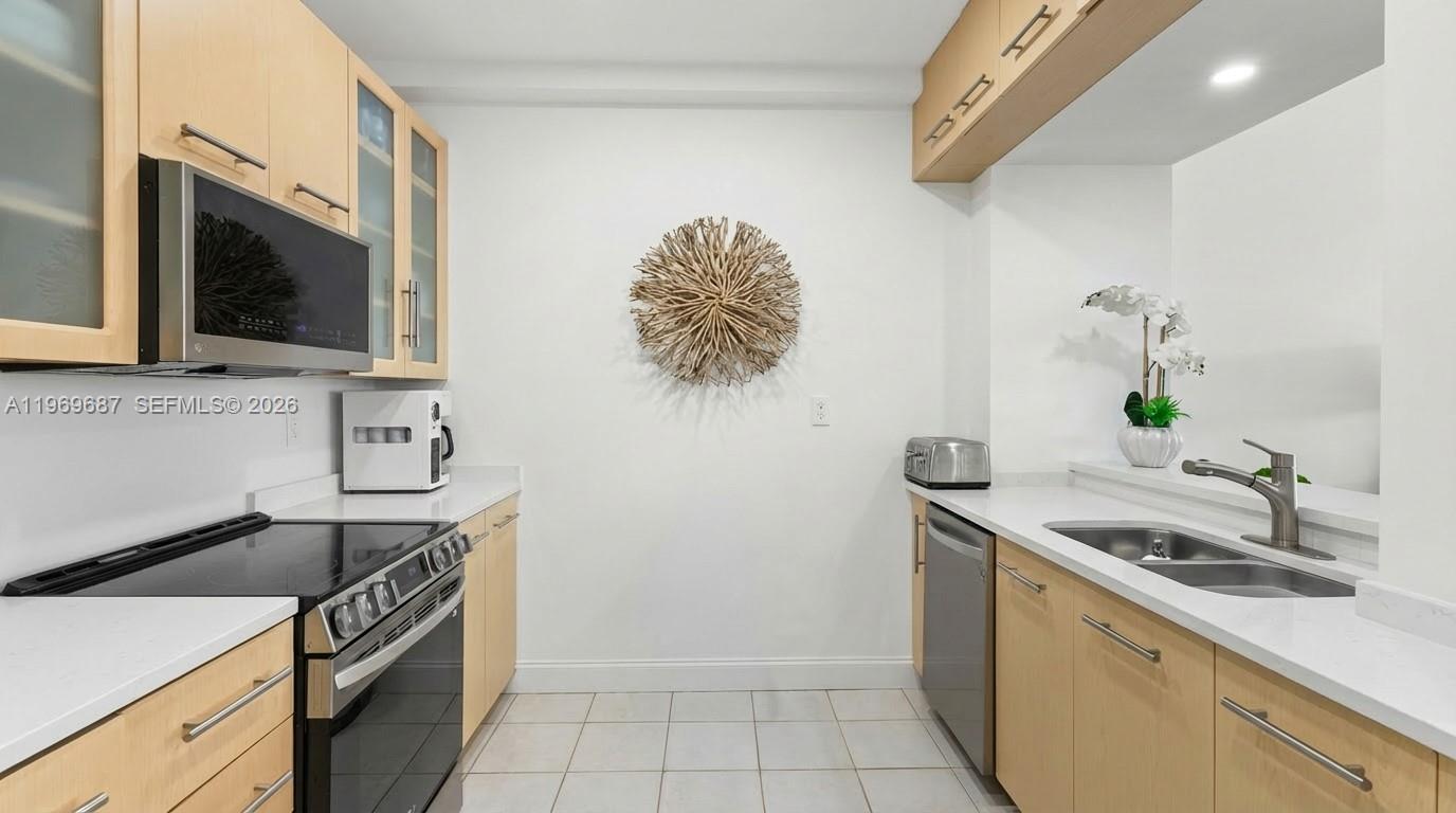 THE EMERALDBAY @ KEY COLO - Residential