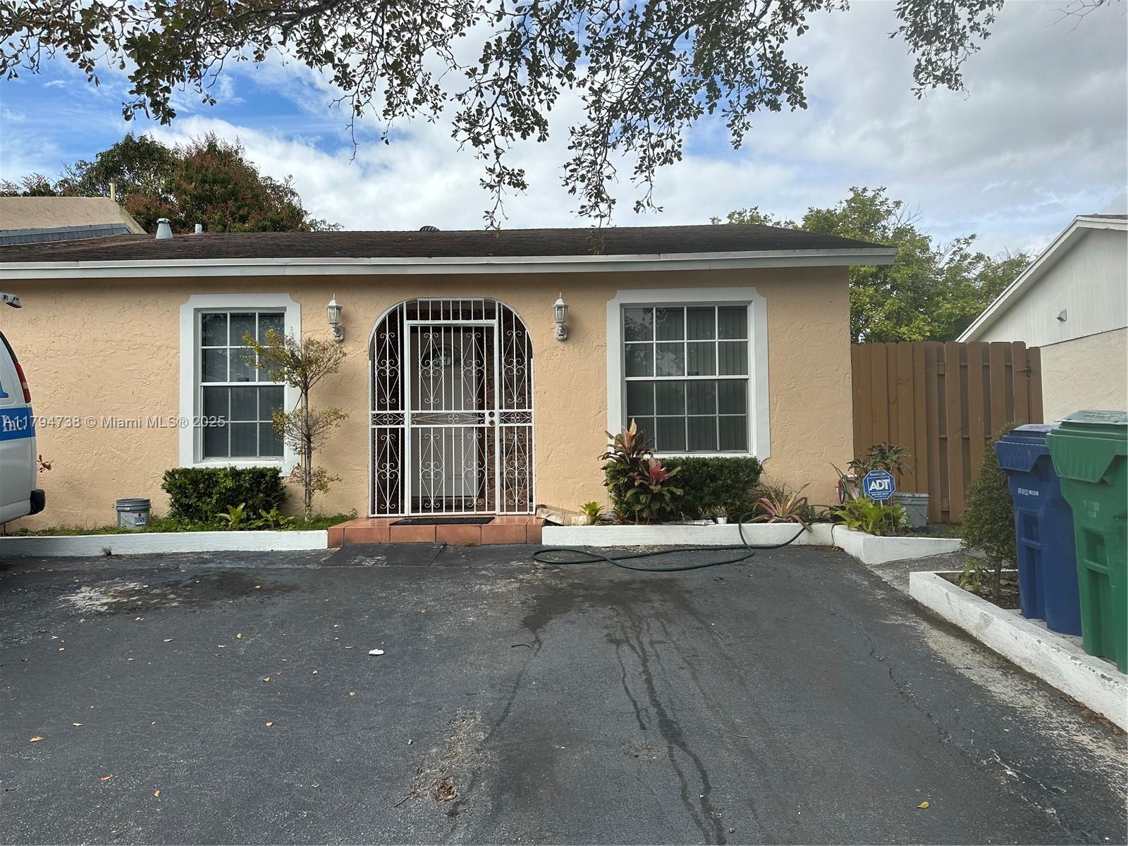2733 Nw 204th Ln, Miami Gardens, Broward County, Florida - 4 Bedrooms  
2 Bathrooms - 