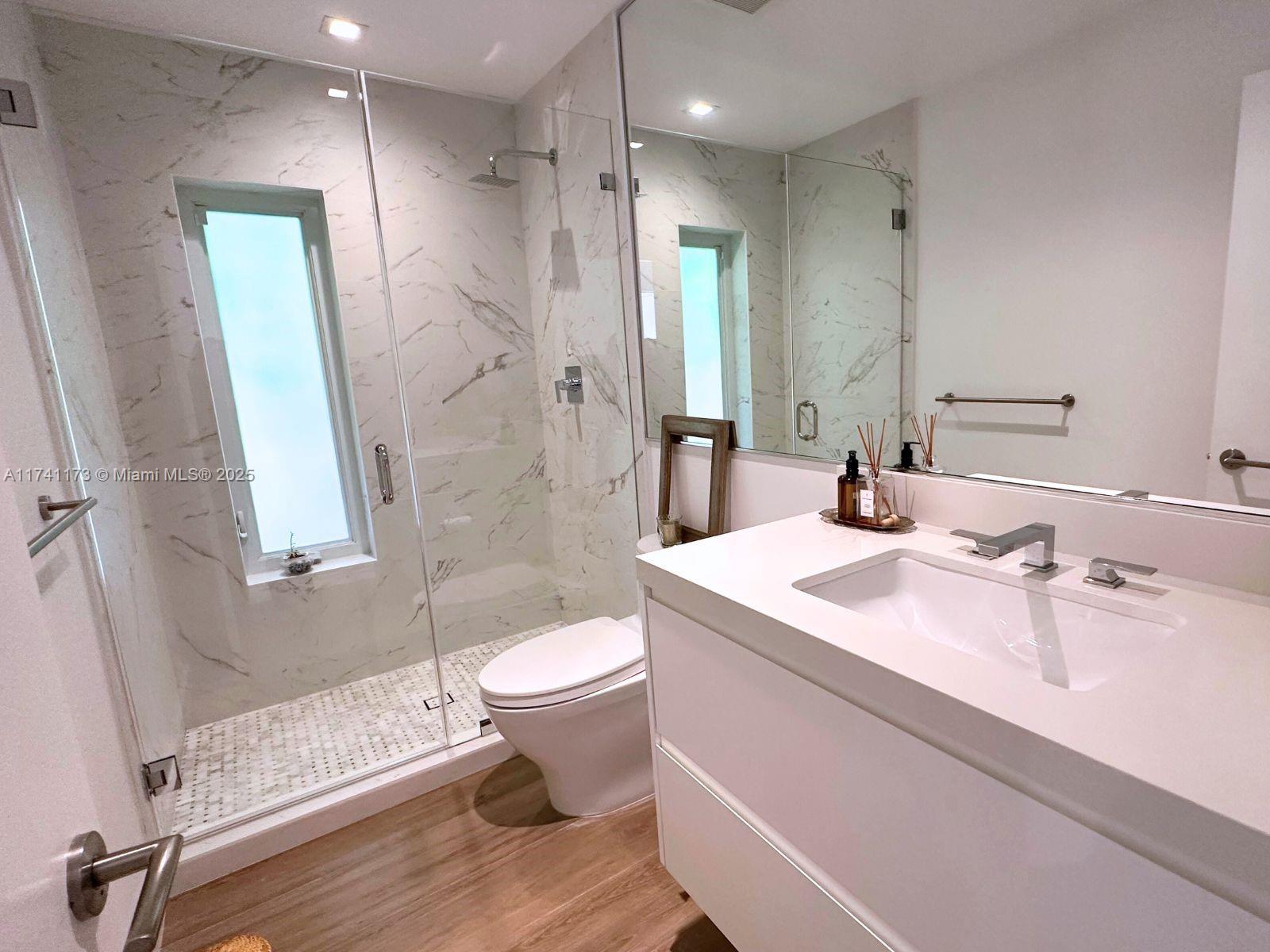 TROPICAL ISLE HOMES SUB 1 - Residential