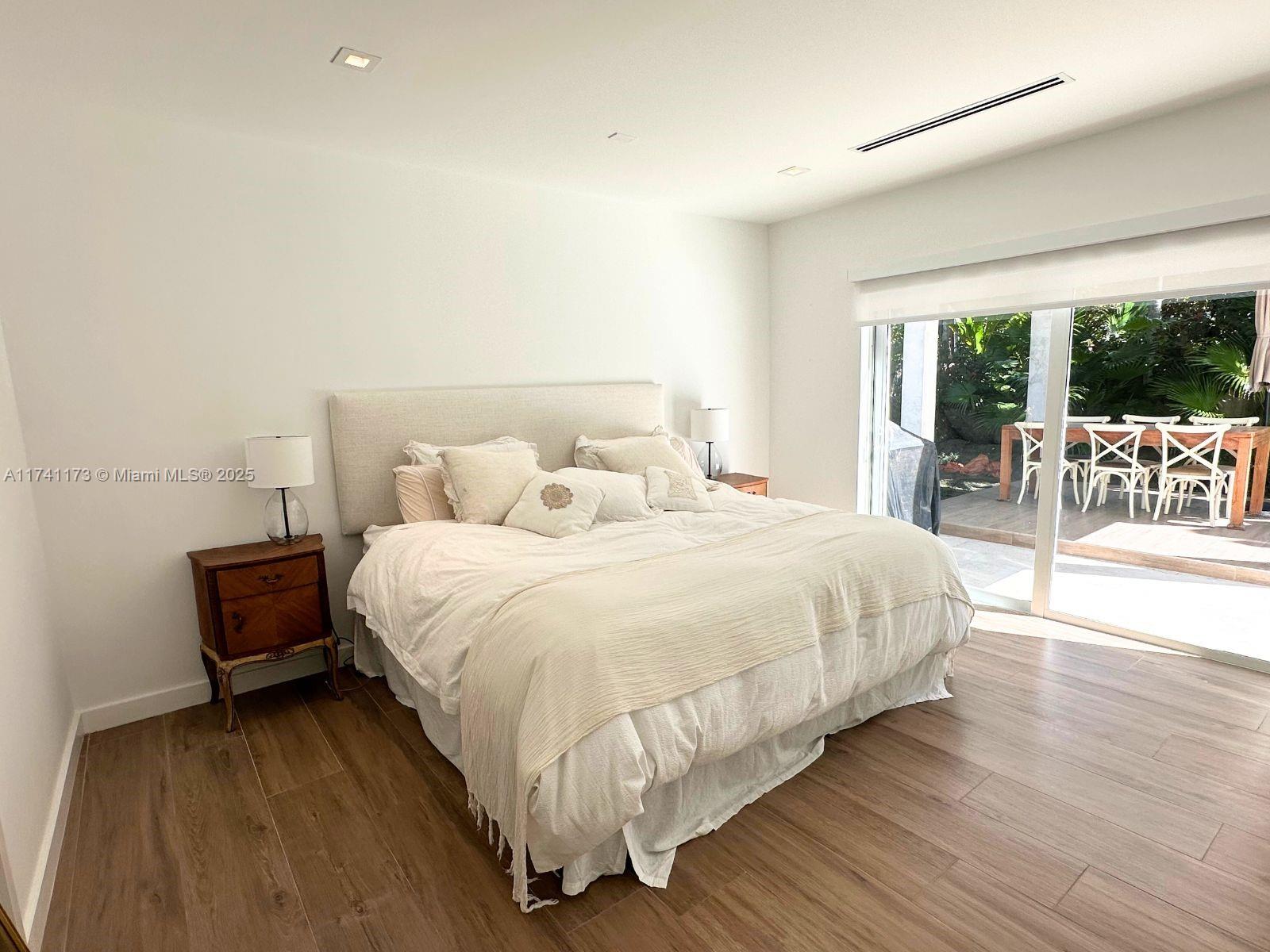 TROPICAL ISLE HOMES SUB 1 - Residential