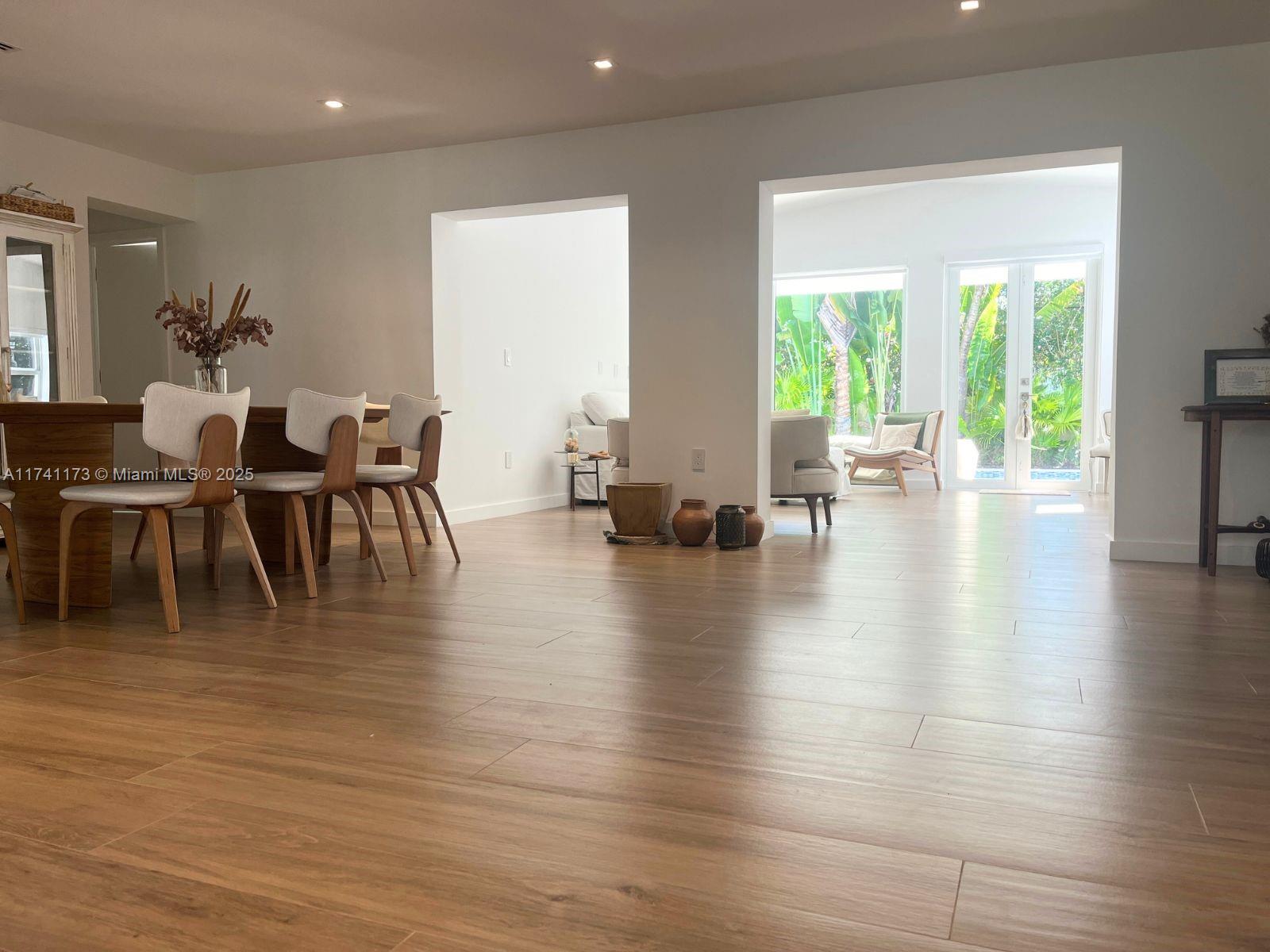 TROPICAL ISLE HOMES SUB 1 - Residential