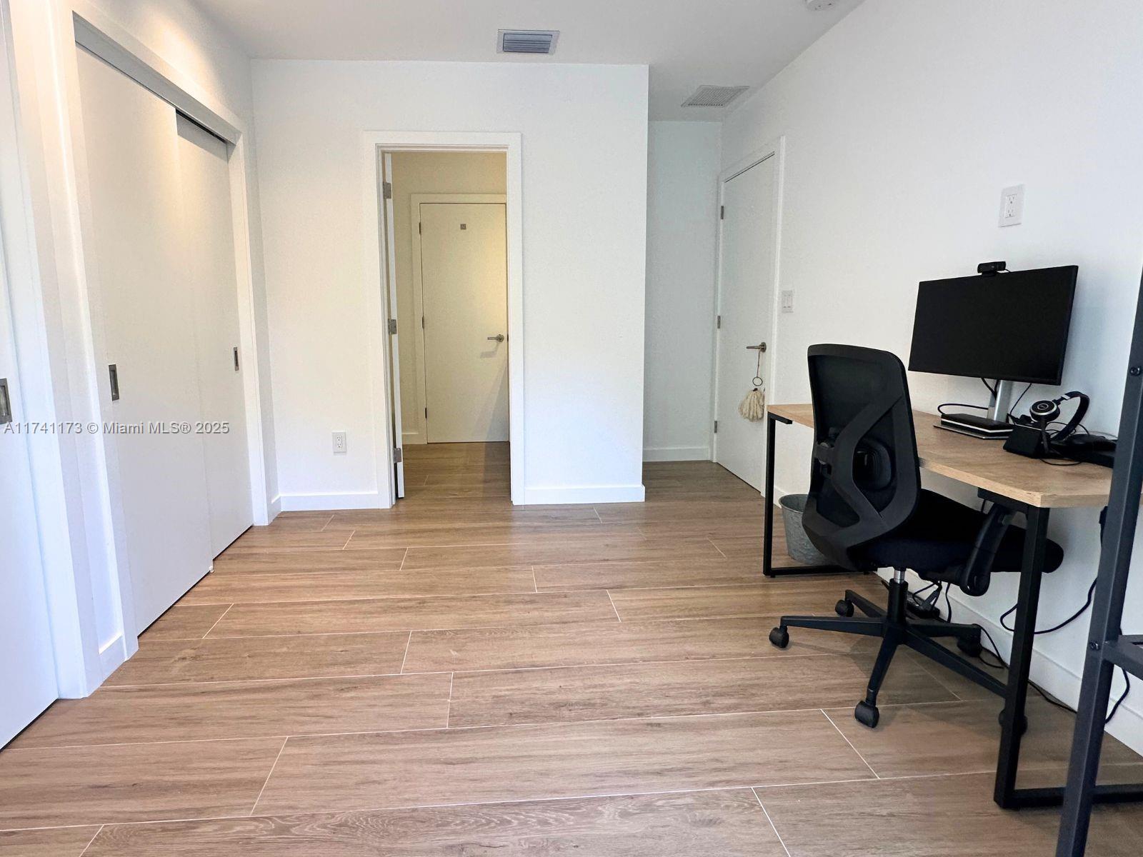 TROPICAL ISLE HOMES SUB 1 - Residential