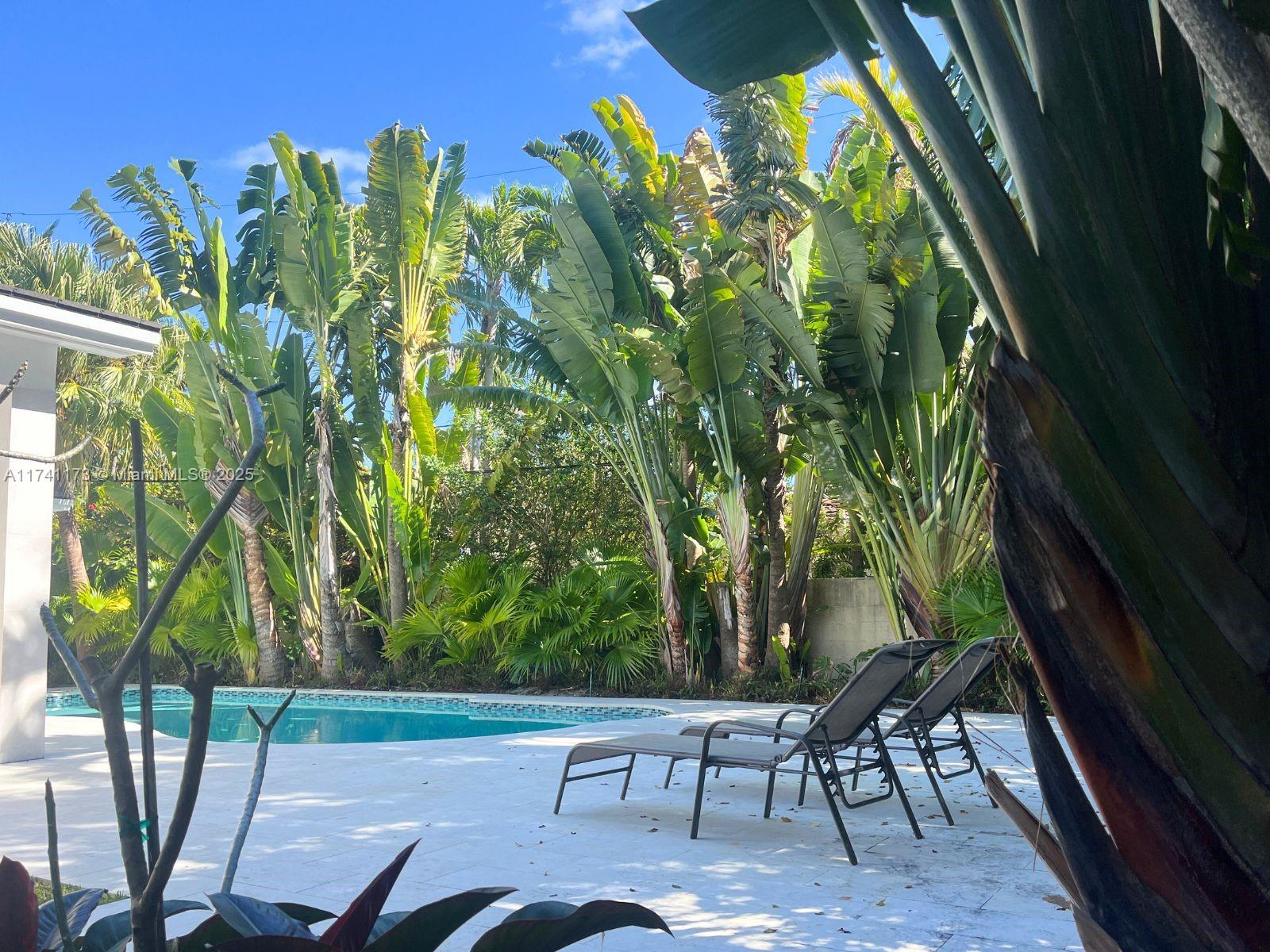 TROPICAL ISLE HOMES SUB 1 - Residential