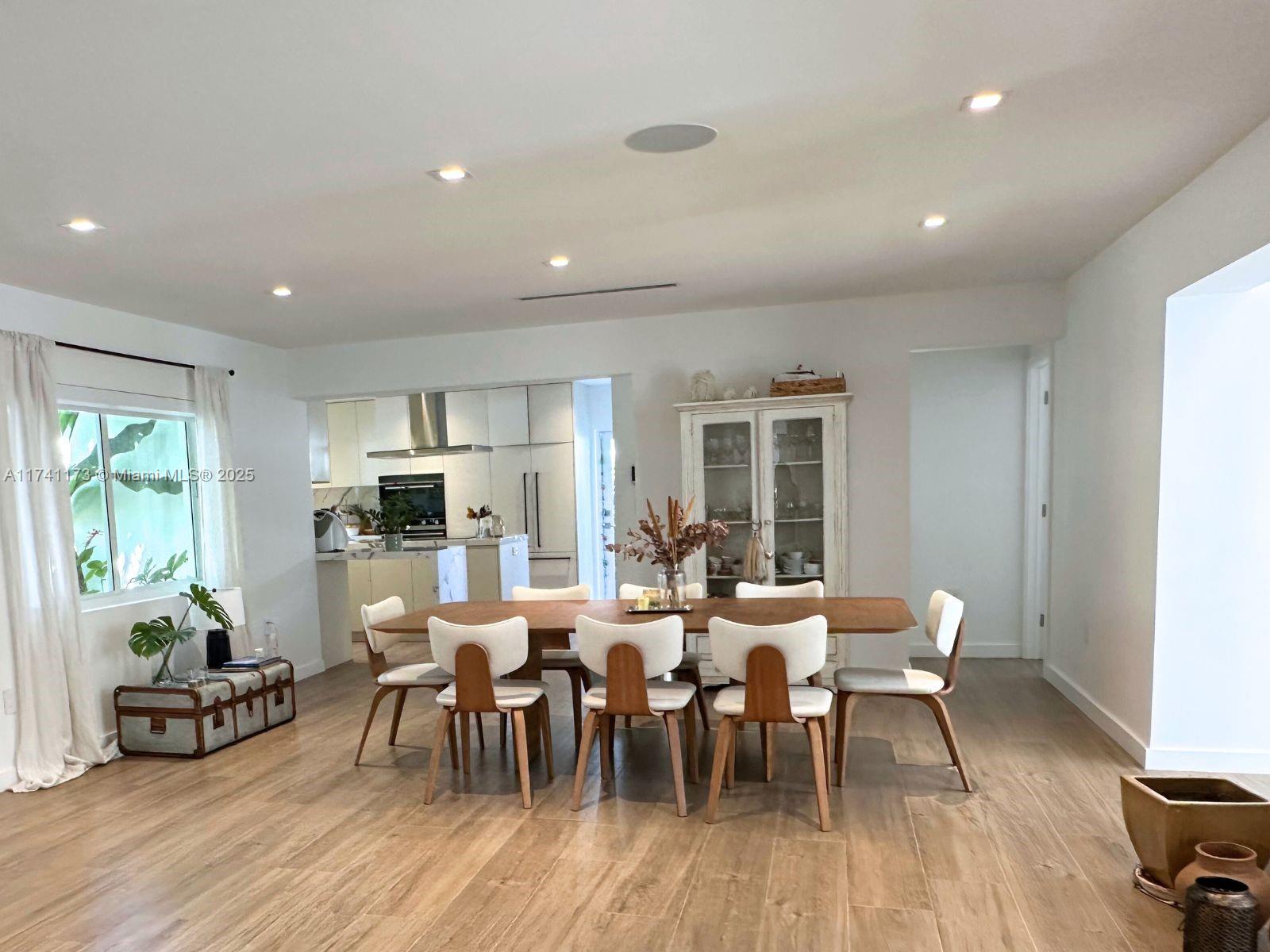 TROPICAL ISLE HOMES SUB 1 - Residential