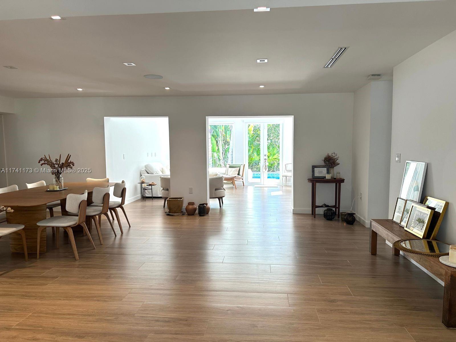 TROPICAL ISLE HOMES SUB 1 - Residential