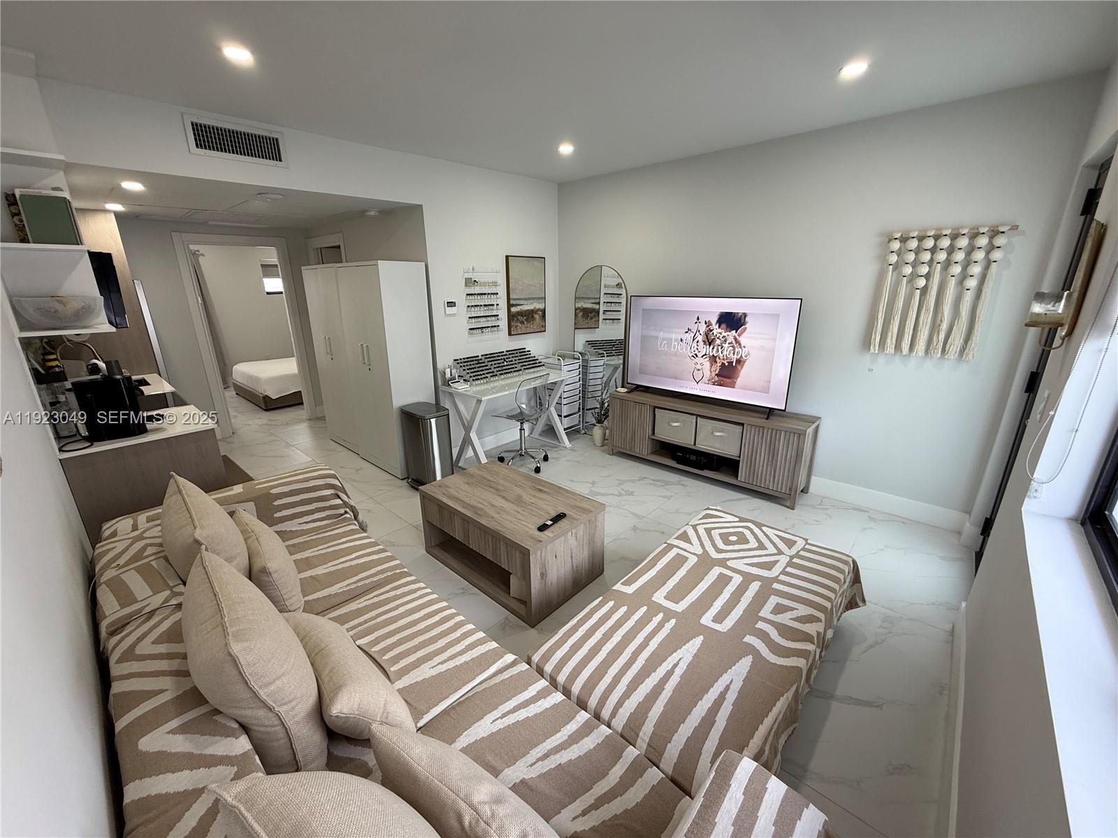 944 Jefferson Ave 15