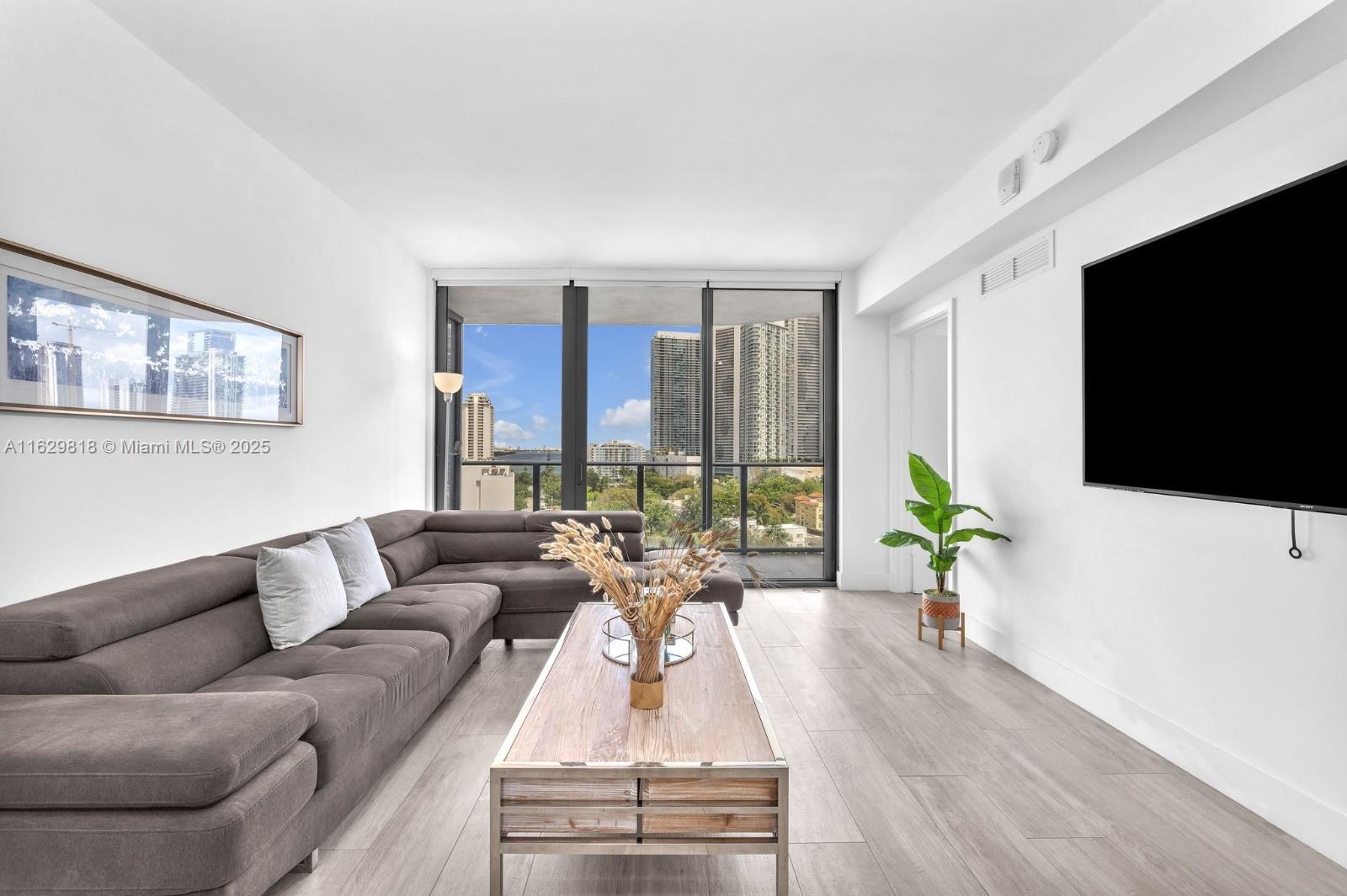 121 NE 34th St 905