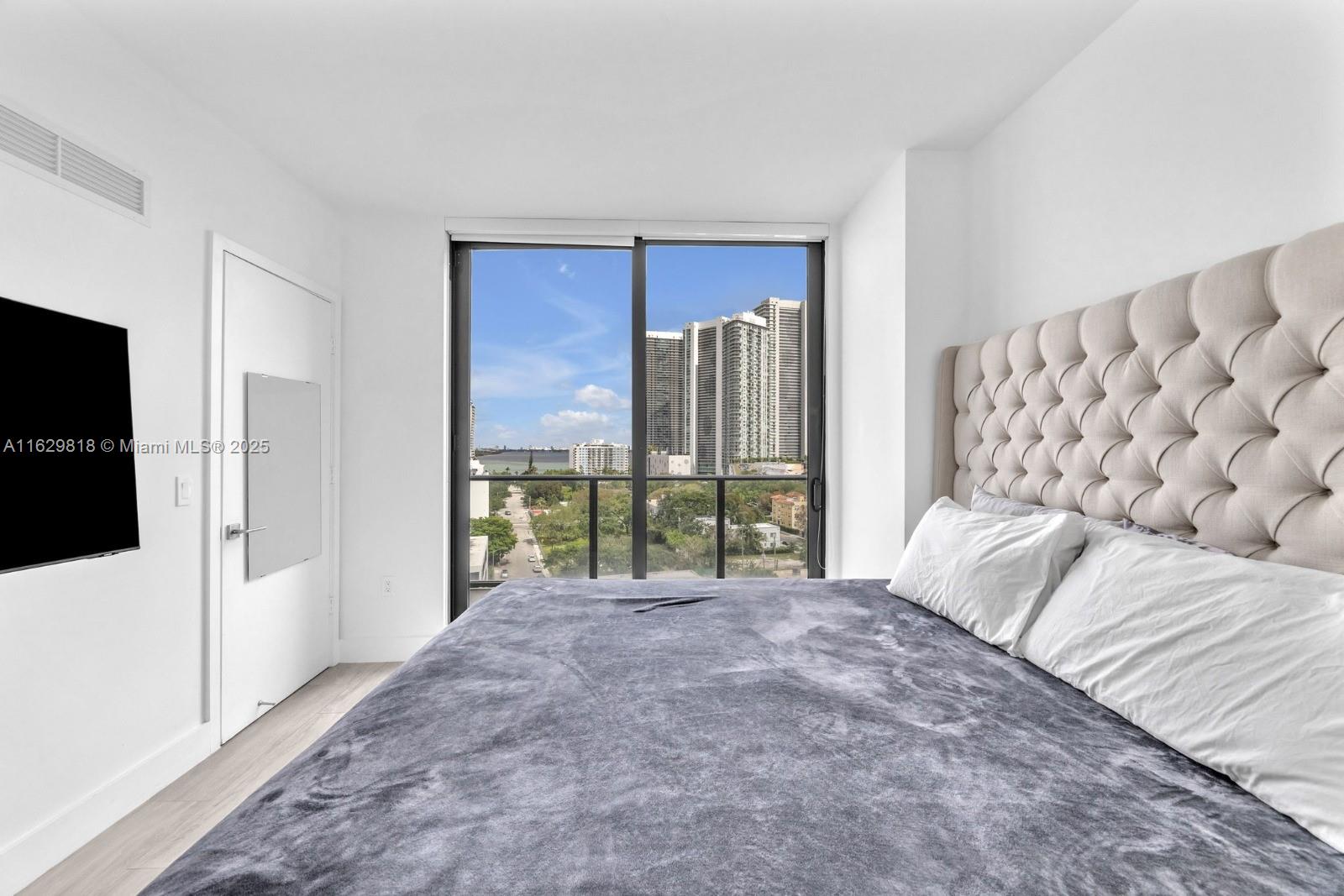 121 NE 34th St 905