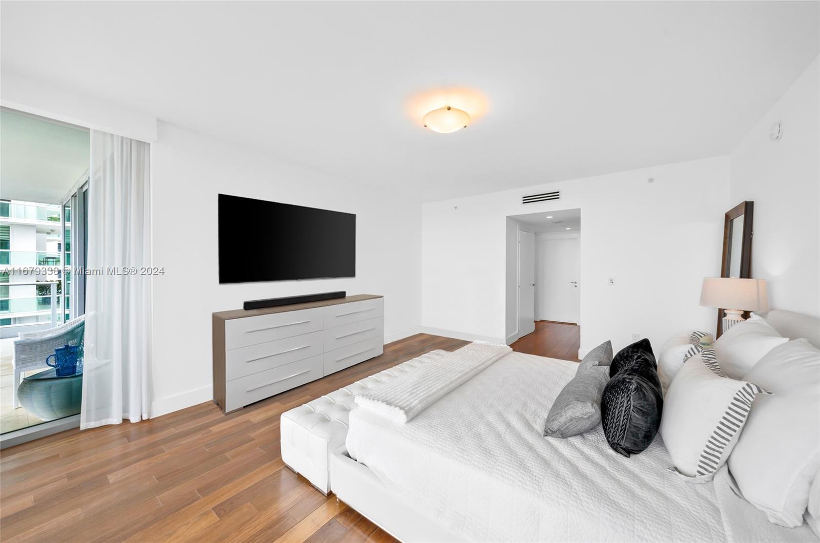 GROVENOR HOUSE CONDO - Residential