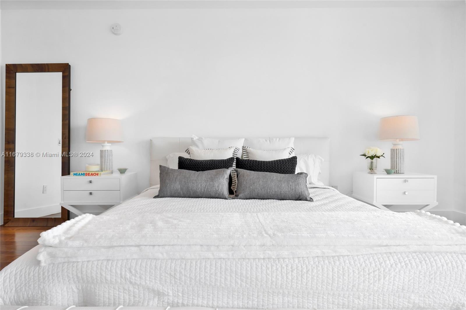 GROVENOR HOUSE CONDO - Residential