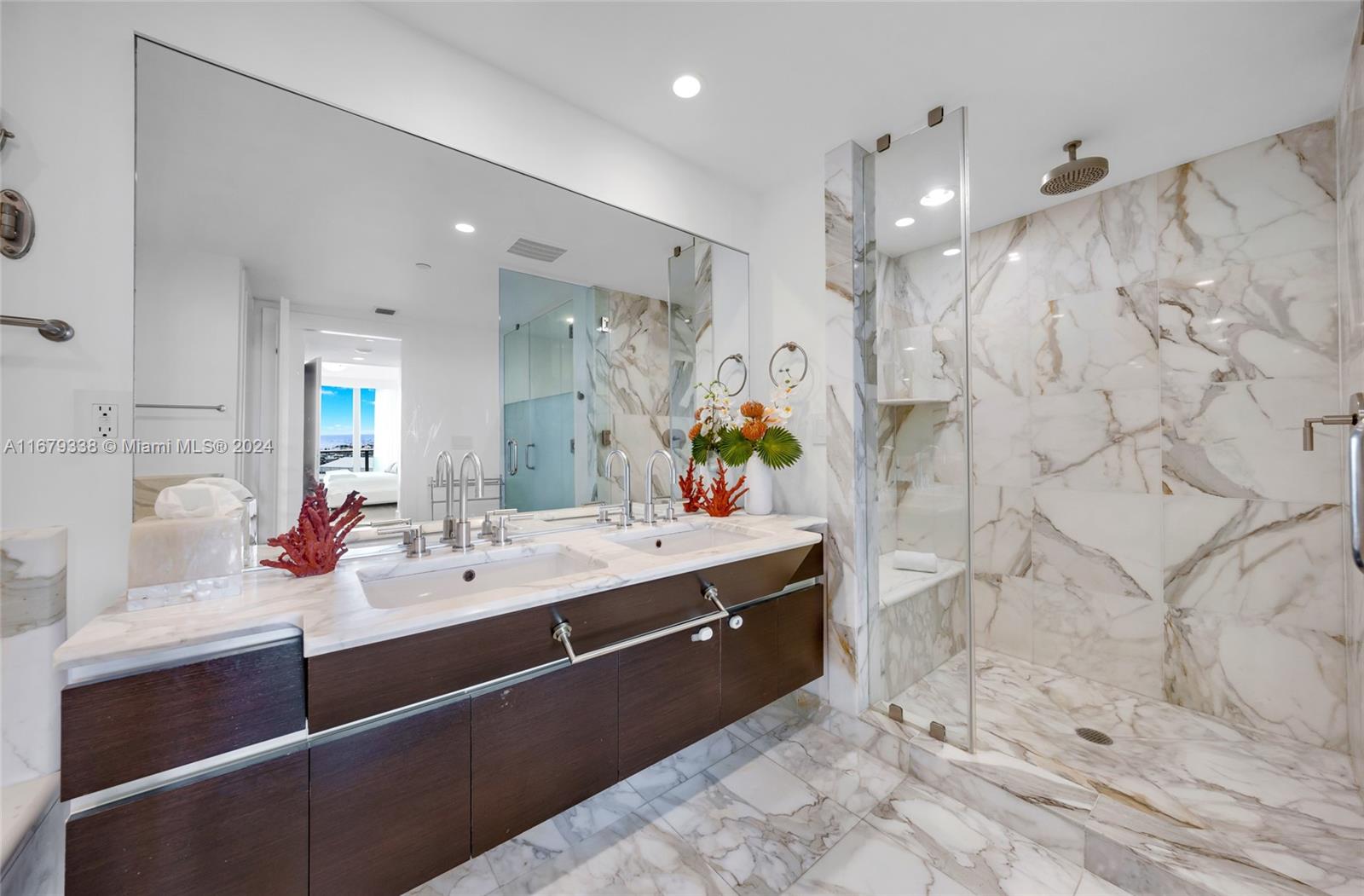 GROVENOR HOUSE CONDO - Residential