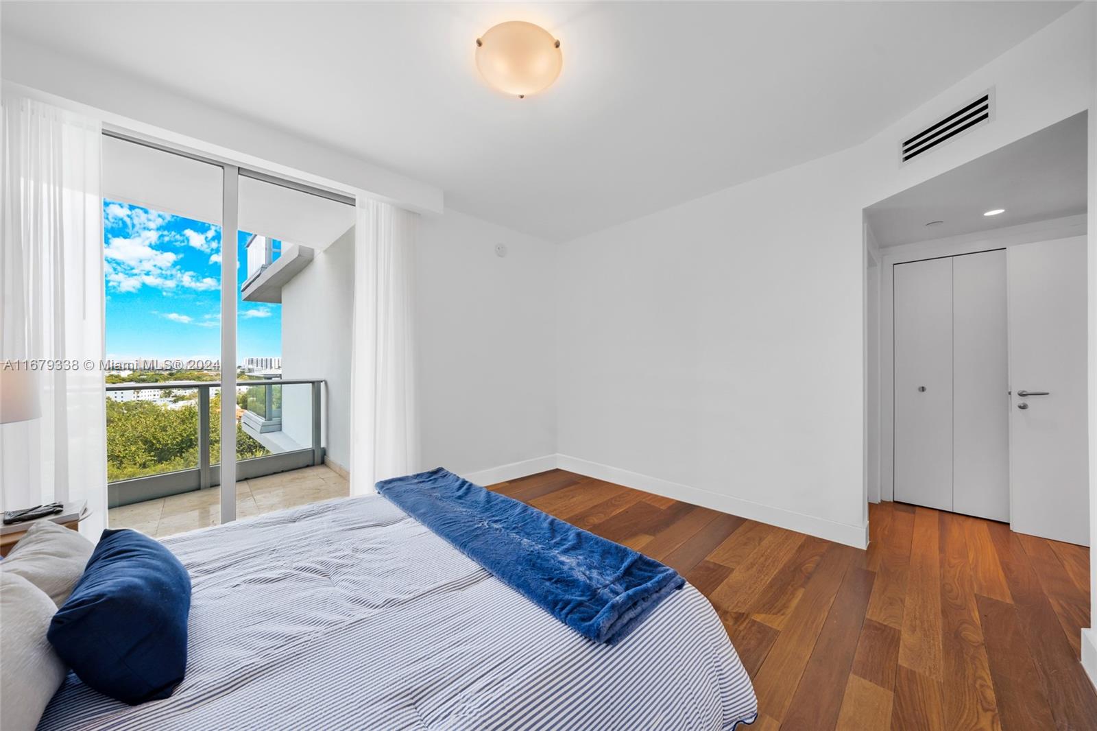 GROVENOR HOUSE CONDO - Residential