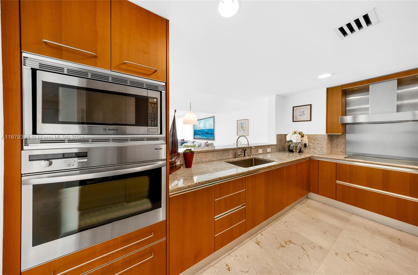 GROVENOR HOUSE CONDO - Residential