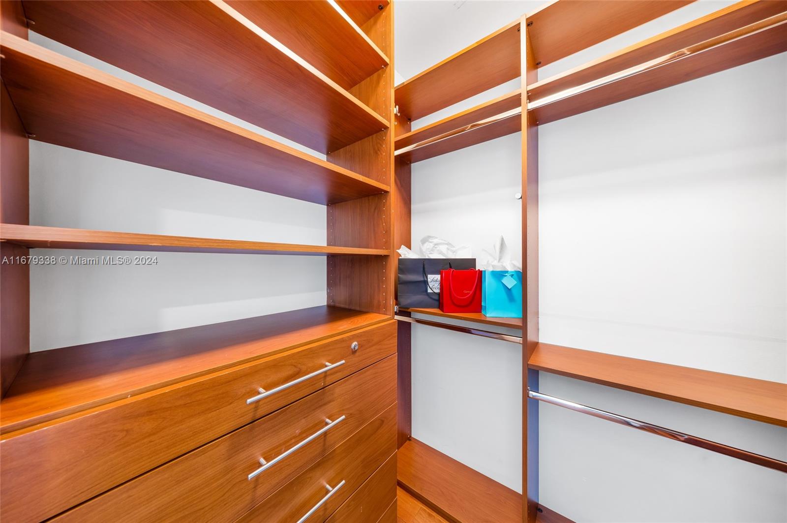 GROVENOR HOUSE CONDO - Residential