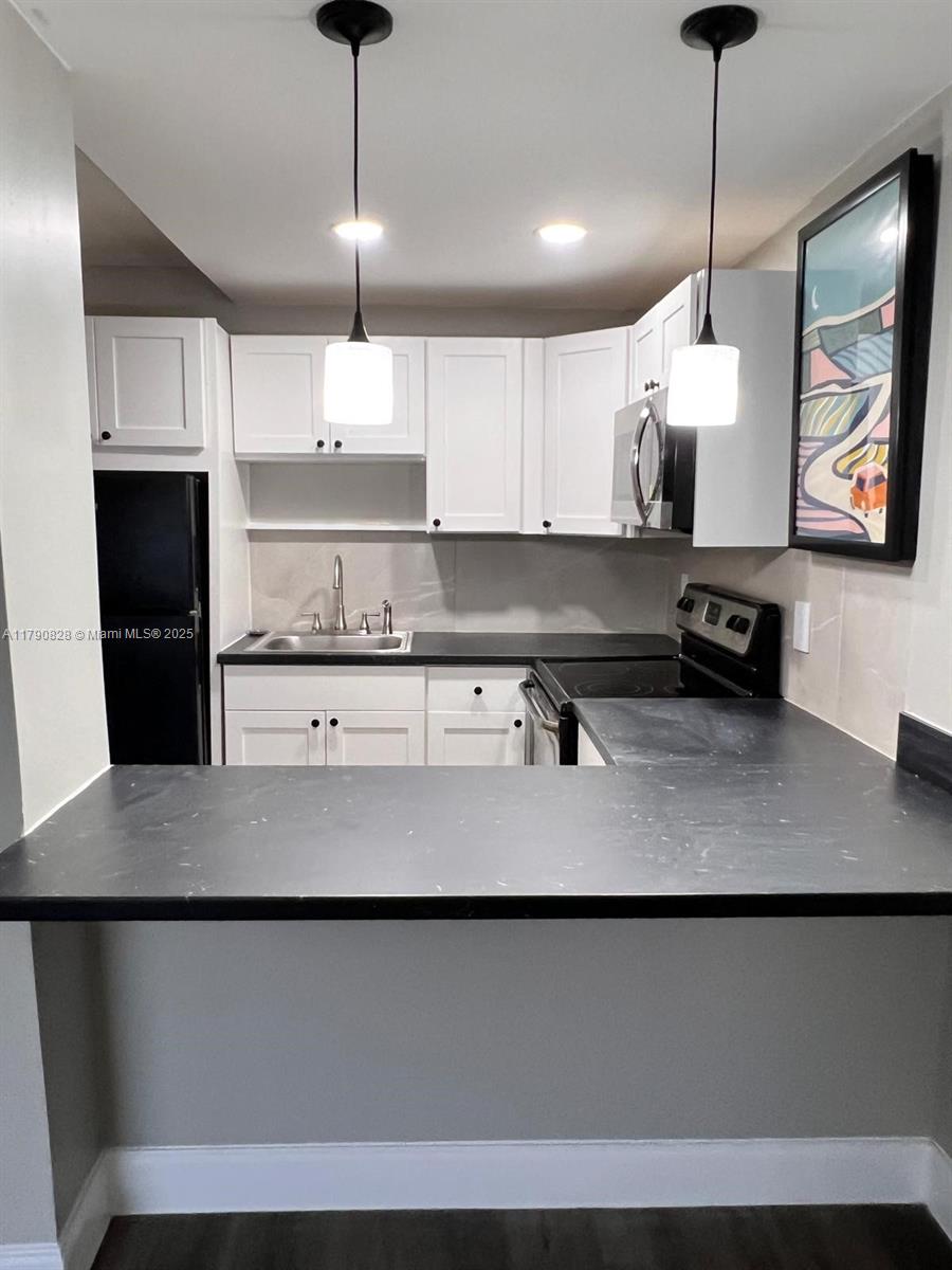 Rental Property at 301 Nw 177th St 106, Miami Gardens, Broward County, Florida - Bedrooms: 1 
Bathrooms: 1  - $1,800 MO.