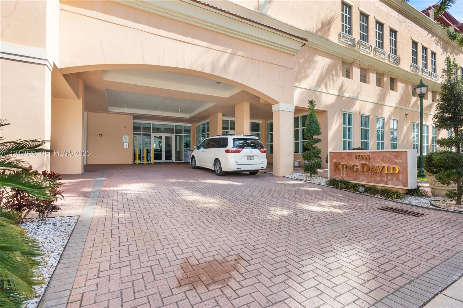 KING DAVID OF SUNNY ISLES - Residential