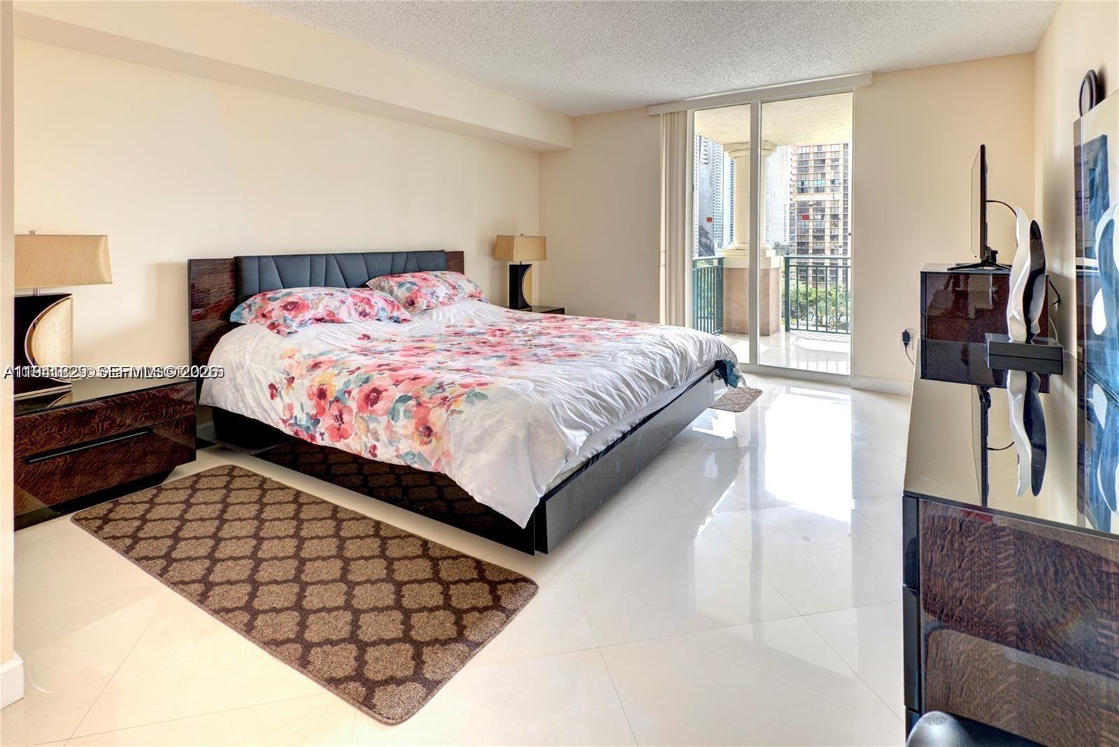 KING DAVID OF SUNNY ISLES - Residential