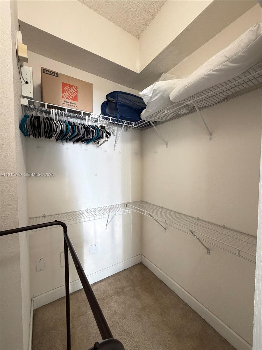 VALENCIA CONDO - Residential