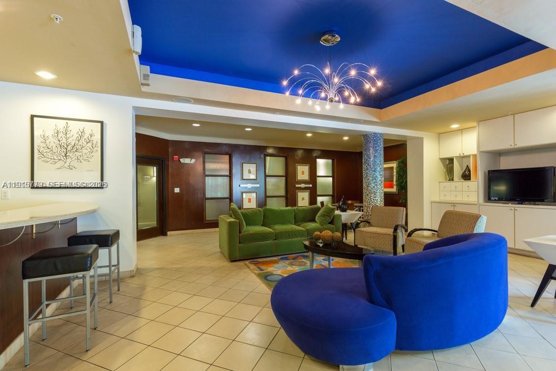 VALENCIA CONDO - Residential