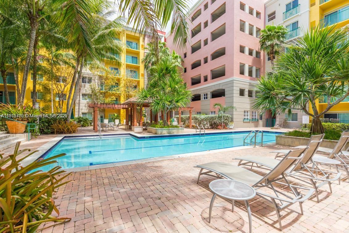 VALENCIA CONDO - Residential