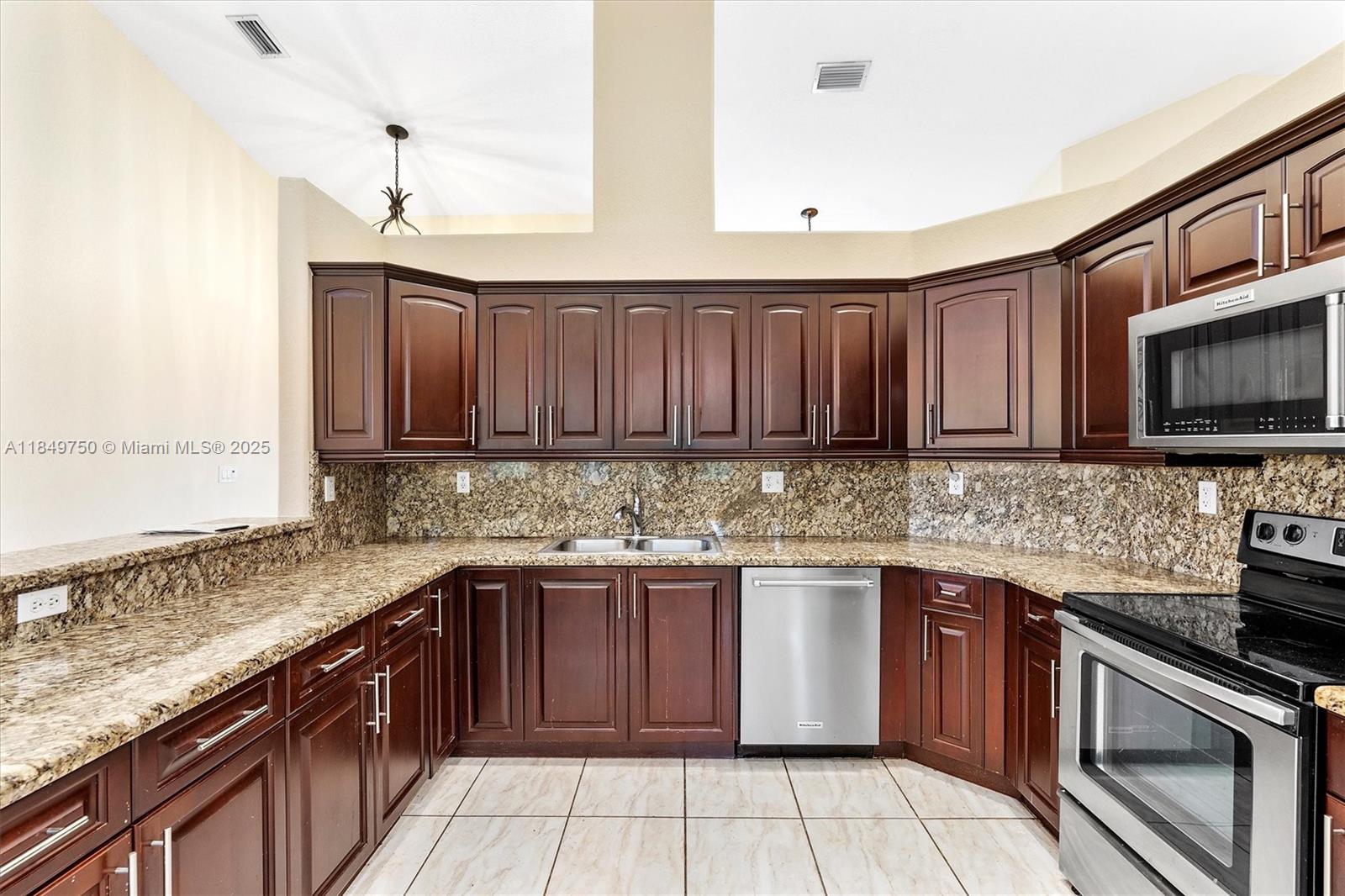 Estate Mansions - Residential