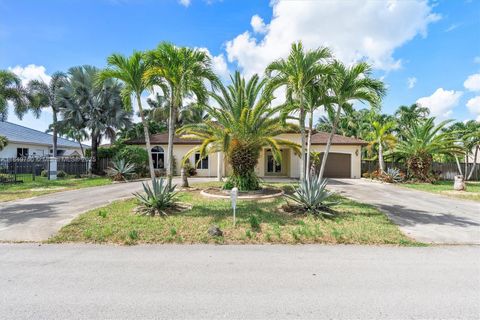 12920 SW 220th Ter Miami FL 33170
