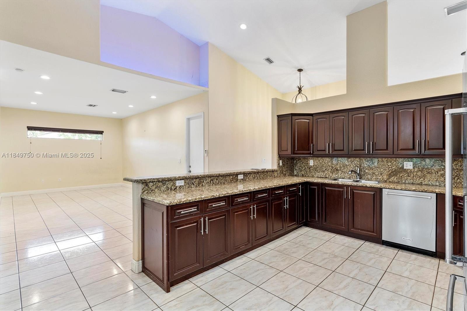 Estate Mansions - Residential