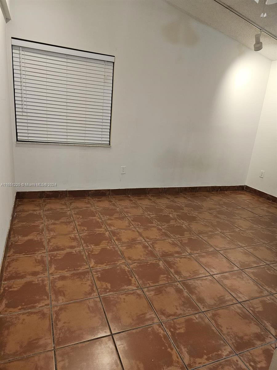 HOST CROSSINGS - Residential Lease