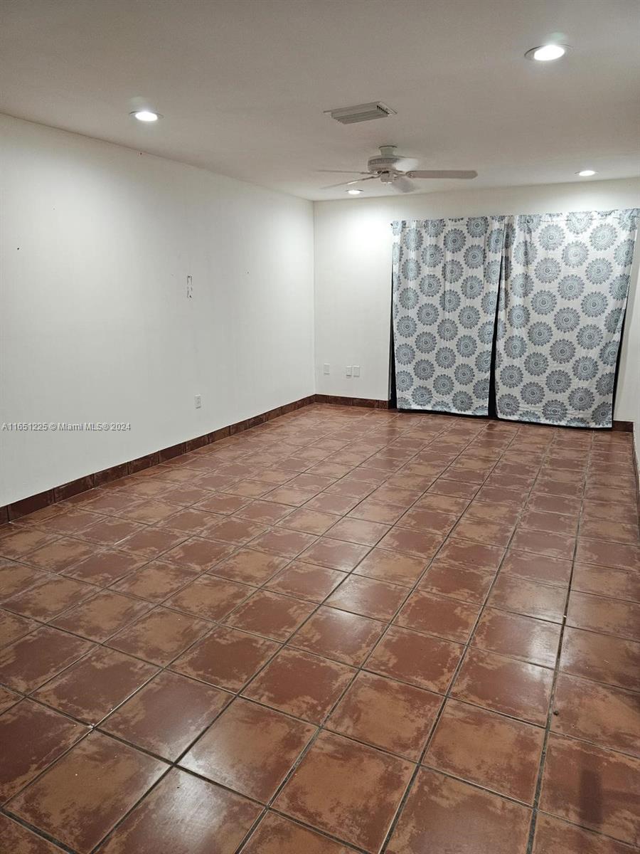 HOST CROSSINGS - Residential Lease