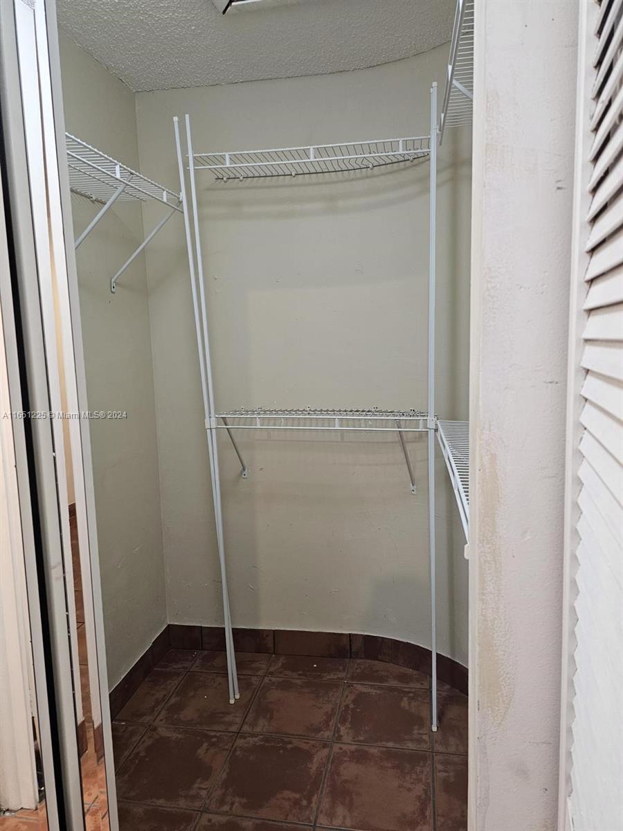 HOST CROSSINGS - Residential Lease
