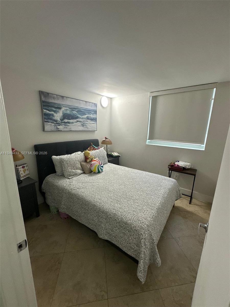 5880 Collins Ave 705