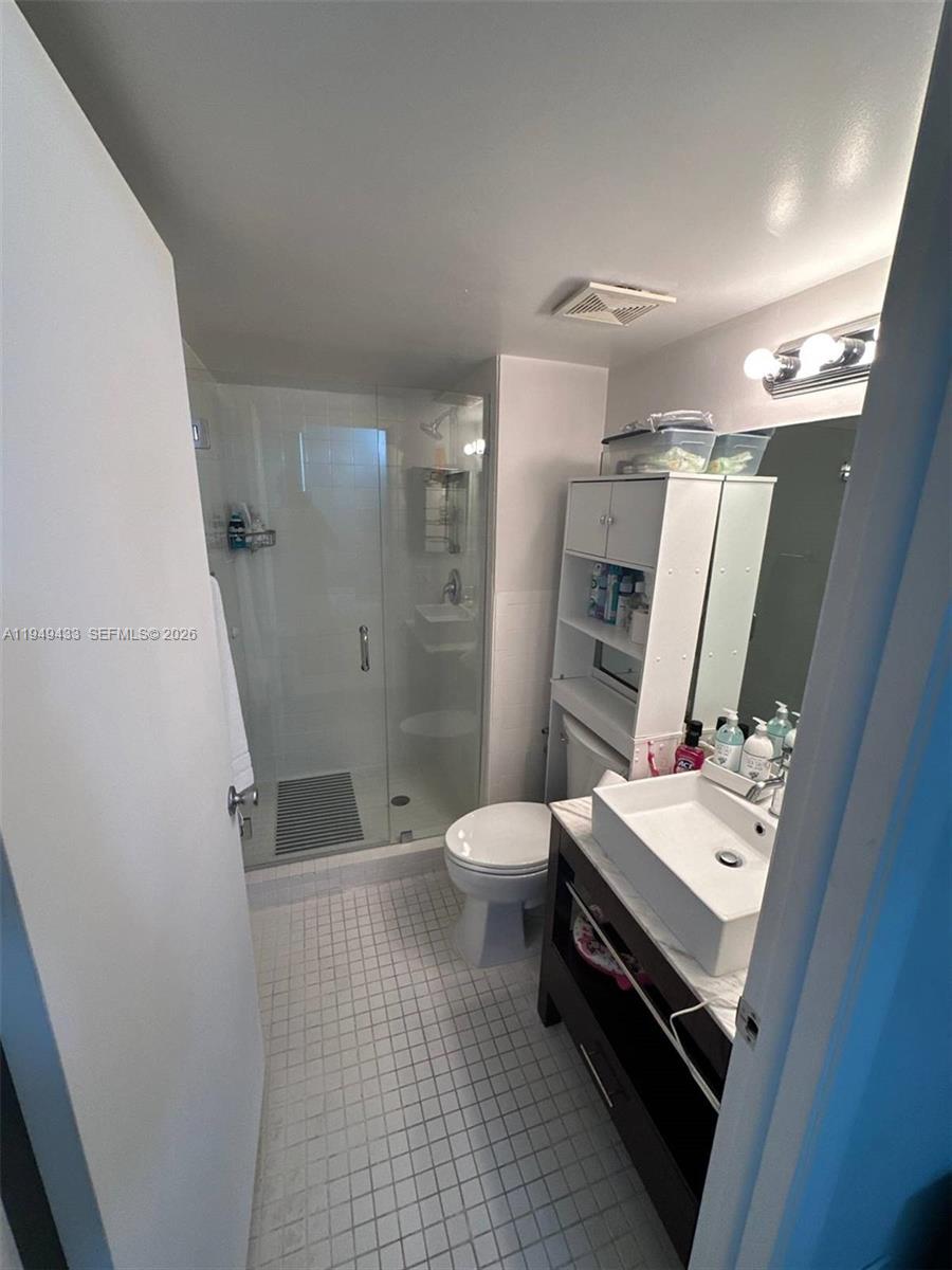 5880 Collins Ave 705