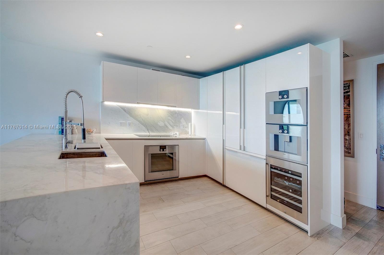 OCEANA BAL HARBOUR CONDO - Residential