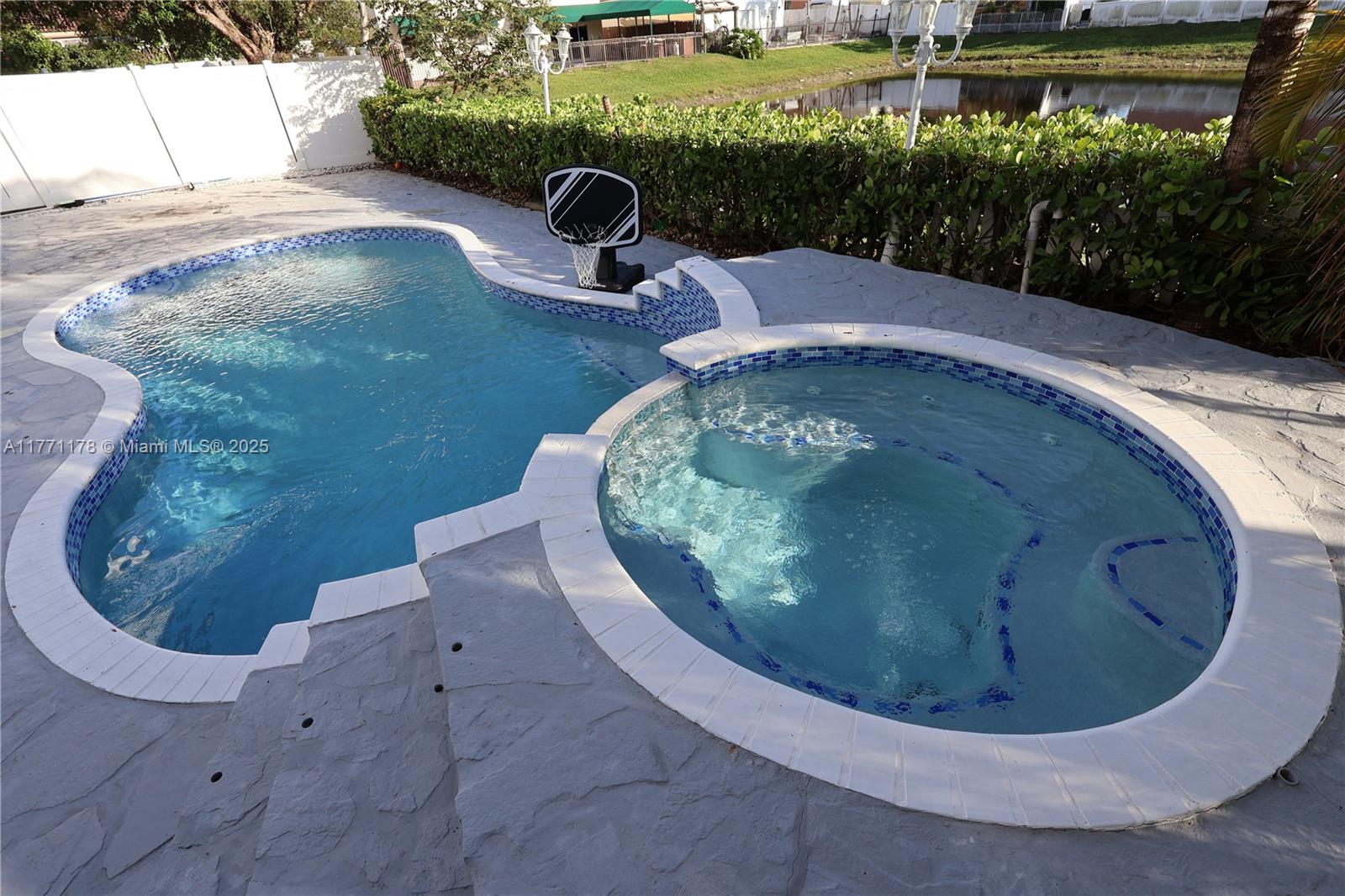 Rental Property at 15560 Sw 14th St, Miami, Broward County, Florida - Bedrooms: 6 
Bathrooms: 3  - $4,900 MO.
