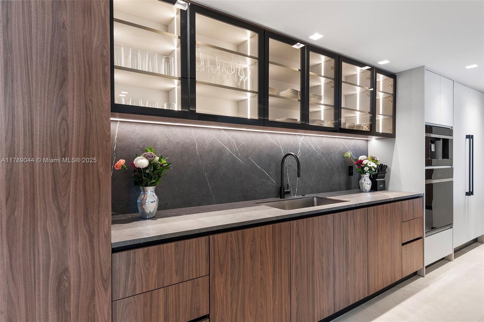 400 SUNNY ISLES CONDO EAS - Residential