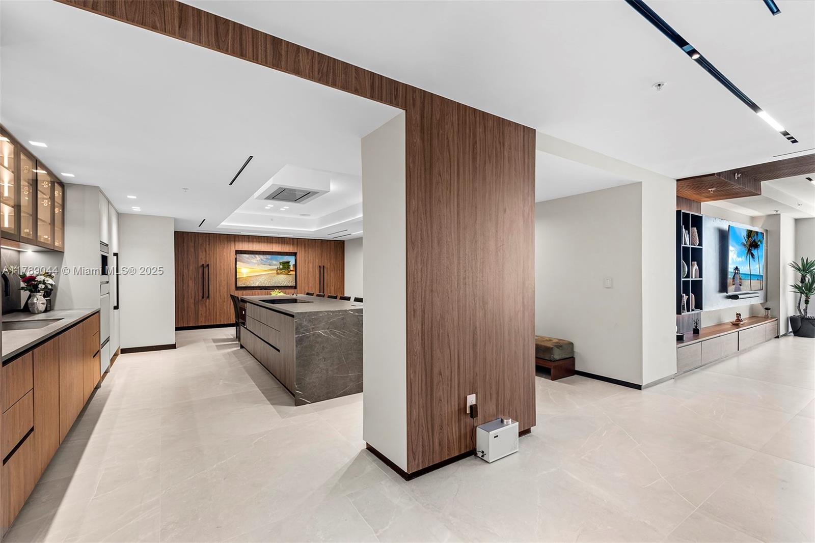 400 SUNNY ISLES CONDO EAS - Residential