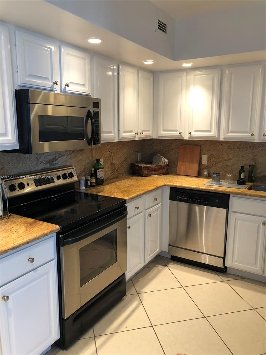 5600 CONDO - Residential Lease